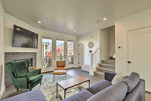 Apartamento Modern And Walkable Escape With Rooftop Mtn Views