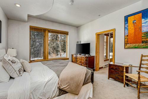 Red Snowshoes & Stay In Solitude