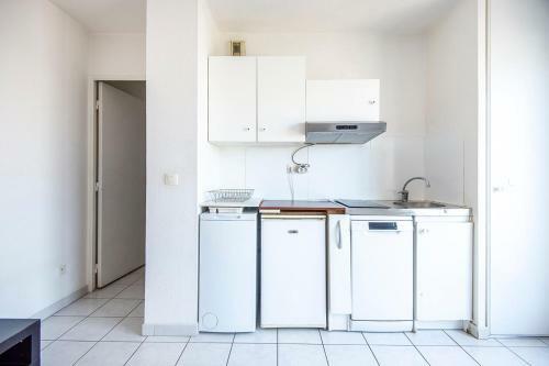 Bright Apartment With Terrace In Marseille