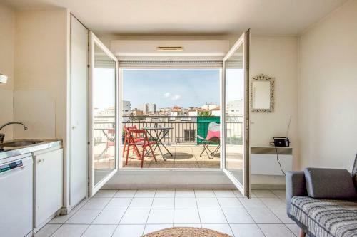 Bright Apartment With Terrace In Marseille