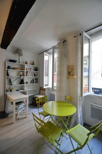 Apartment Near The Old Port