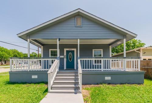 Downtown House 5 Minutes From Riverwalk Whot-tub