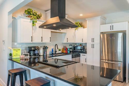Downtown House 5 Minutes From Riverwalk Whot-tub