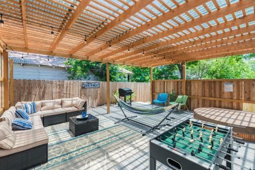 Downtown House 5 Minutes From Riverwalk Whot-tub