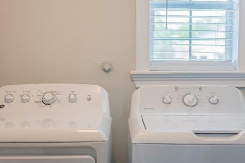 Downtown House 5 Minutes From Riverwalk Whot-tub