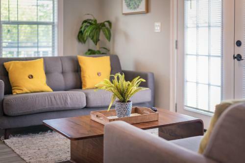 Downtown House 5 Minutes From Riverwalk Whot-tub