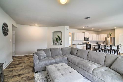 Updated Family Home With Yard 6 Mi To Seaworld