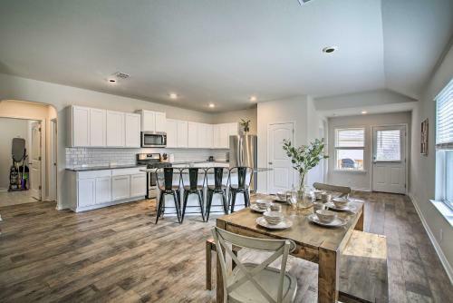 Updated Family Home With Yard 6 Mi To Seaworld