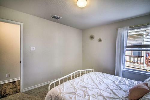 Updated Family Home With Yard 6 Mi To Seaworld