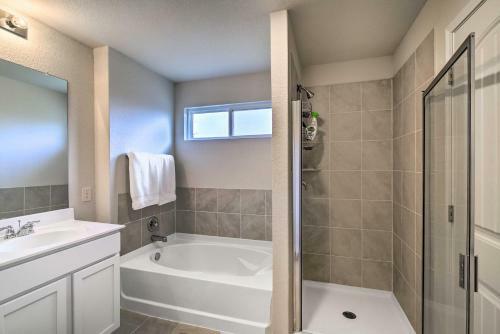 Updated Family Home With Yard 6 Mi To Seaworld
