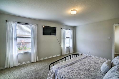 Updated Family Home With Yard 6 Mi To Seaworld