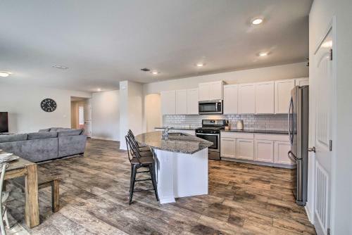 Updated Family Home With Yard 6 Mi To Seaworld