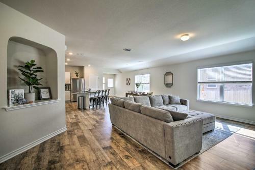 Updated Family Home With Yard 6 Mi To Seaworld