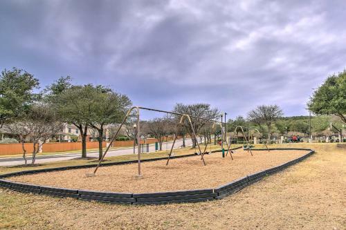 Updated Family Home With Yard 6 Mi To Seaworld