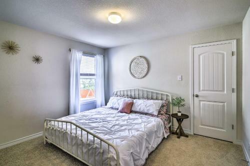 Updated Family Home With Yard 6 Mi To Seaworld