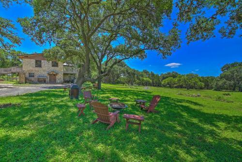 Scenic Cottage With Views, 17 Mi To San Antonio!