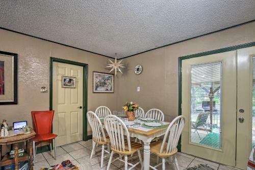 Unique Vintage Hideaway Less Than 6 Miles To Lackland Afb!