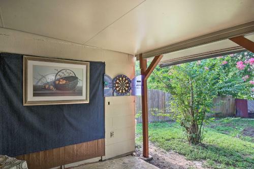 Unique Vintage Hideaway Less Than 6 Miles To Lackland Afb!