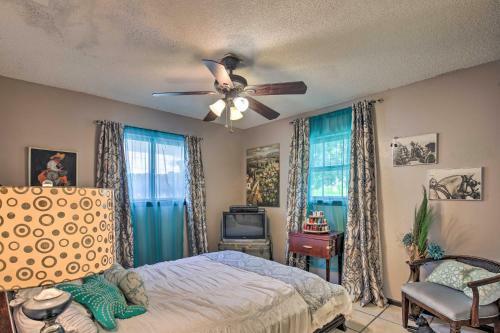 Unique Vintage Hideaway Less Than 6 Miles To Lackland Afb!
