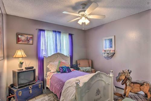 Unique Vintage Hideaway Less Than 6 Miles To Lackland Afb!