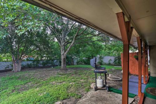 Unique Vintage Hideaway Less Than 6 Miles To Lackland Afb!