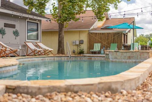 Stunning Pool & Hot Tub Overlooking Golf Course