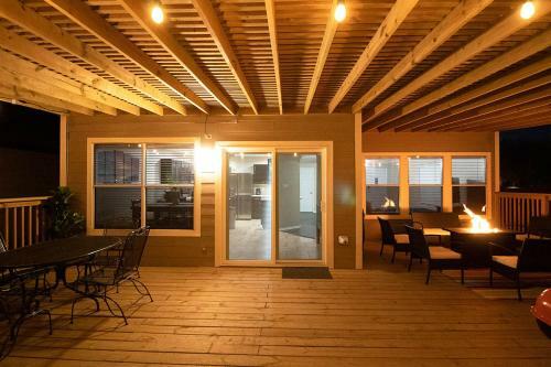 Cozy Home - Self Check-in W/spacious Deck