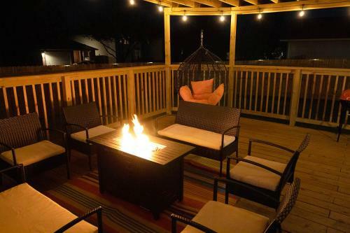 Cozy Home - Self Check-in W/spacious Deck