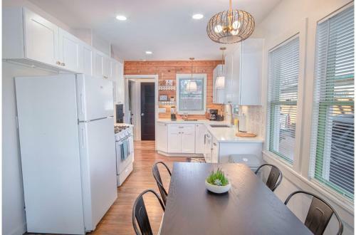 Dazzling 3 Br2 Ba Home Near Downtown Tower Americas