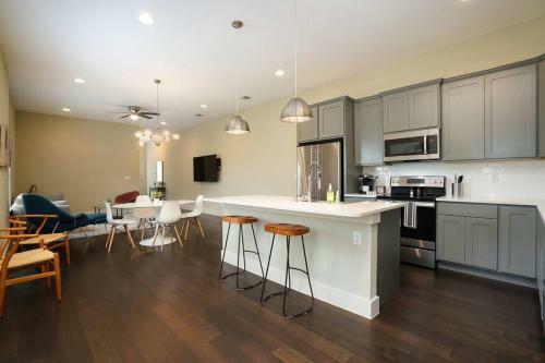 Spacious, Sleeps 6, St Phillips, King Bed