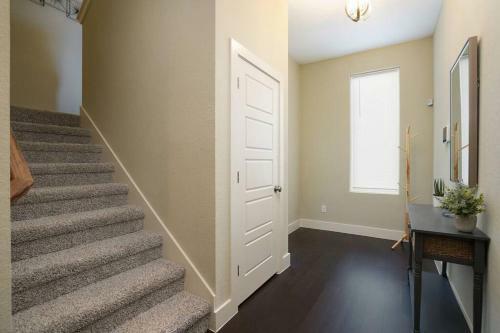Spacious, Sleeps 6, St Phillips, King Bed