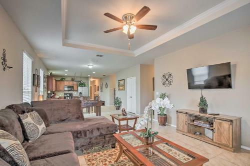 San Antonio Abode Near Golf, Shops And Dining!