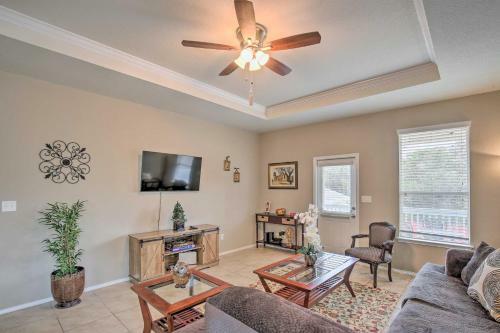 San Antonio Abode Near Golf, Shops And Dining!