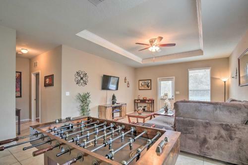 San Antonio Abode Near Golf, Shops And Dining!