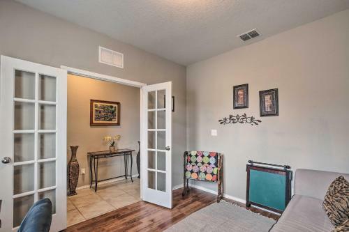 San Antonio Abode Near Golf, Shops And Dining!