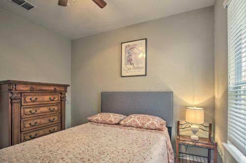 San Antonio Abode Near Golf, Shops And Dining!