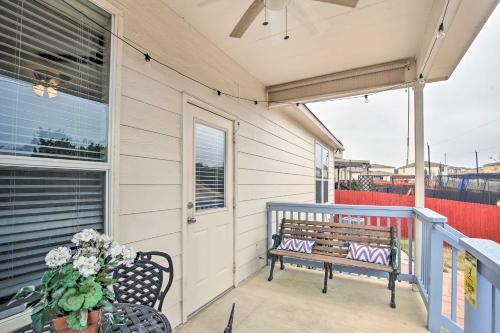 San Antonio Abode Near Golf, Shops And Dining!
