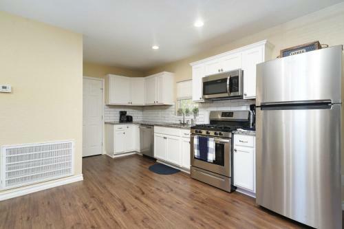 Wanderlust On Woodland-walk To Park-pet Friendly