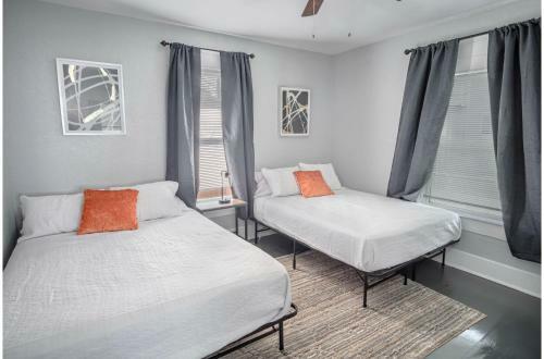 Wonderful 3 Br 2 Ba Near Downtown