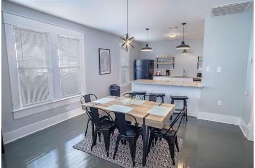 Wonderful 3 Br 2 Ba Near Downtown