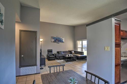 San Antonio Abode With Yard 17 Mi To Downtown!