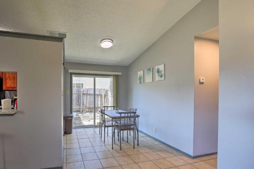San Antonio Abode With Yard 17 Mi To Downtown!