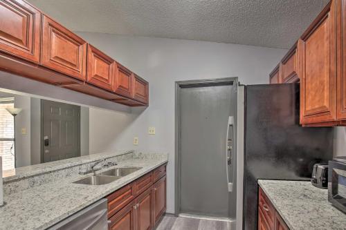 San Antonio Abode With Yard 17 Mi To Downtown!
