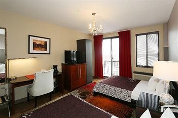 Hotel Vetiver / Manhattan Skyline