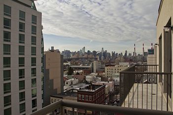 Hotel Vetiver / Manhattan Skyline