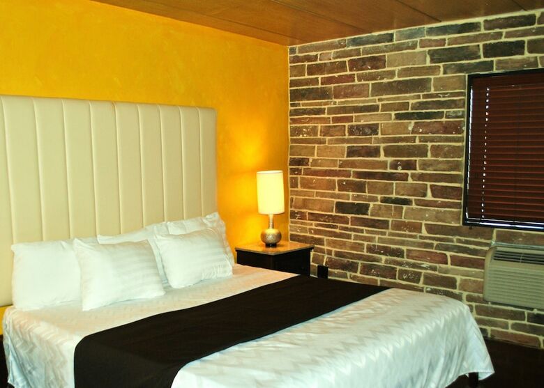 Surfside Three Motel