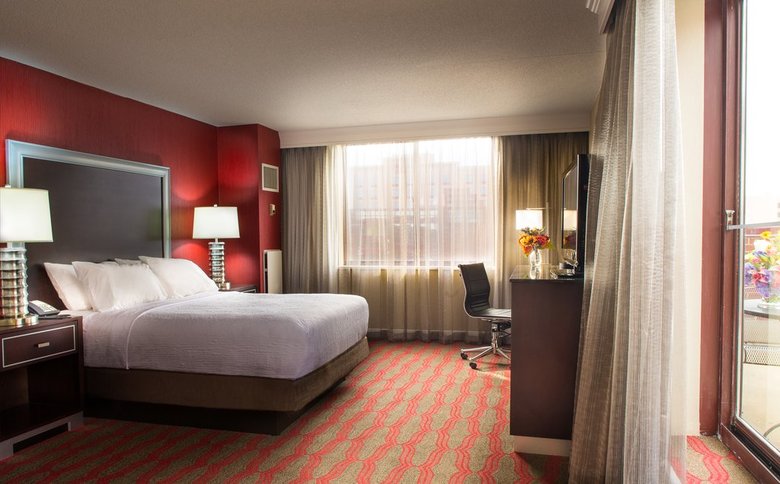 Laguardia Plaza Hotel