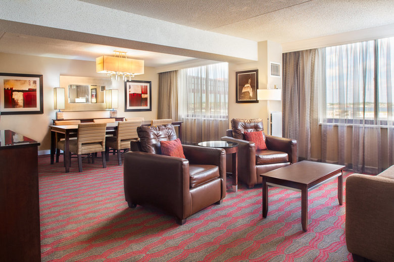 Laguardia Plaza Hotel