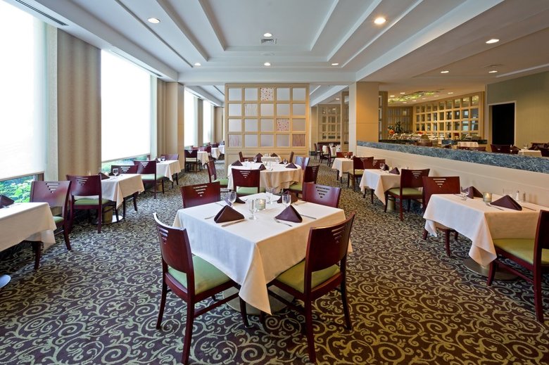 Laguardia Plaza Hotel