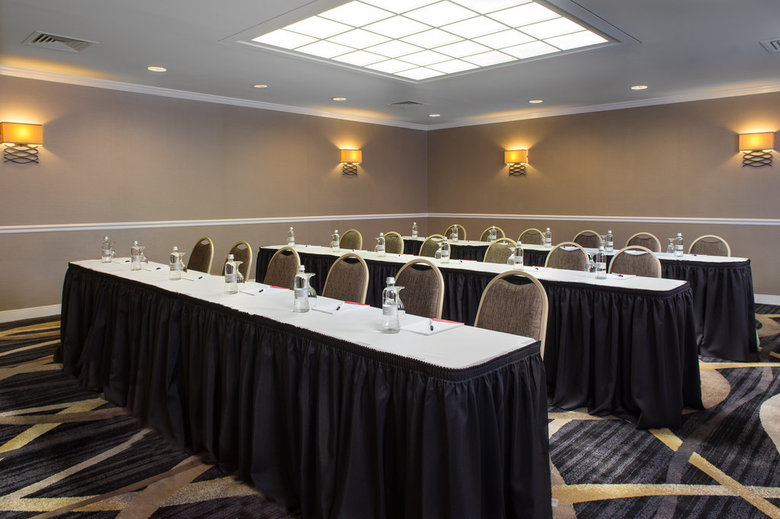 Laguardia Plaza Hotel